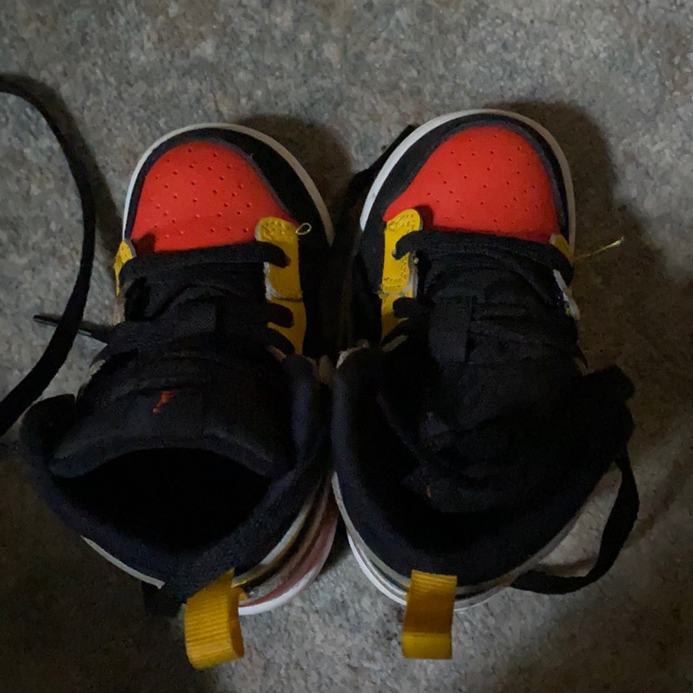 Toddler Jordan  size 5C black and yellow.